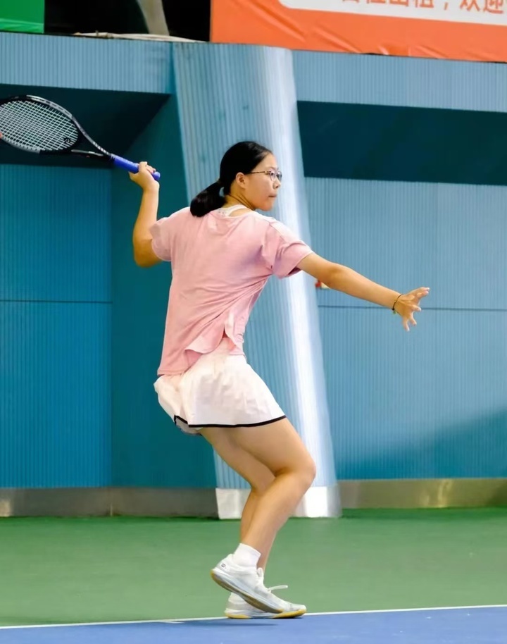 依然坚持自 依然坚持自